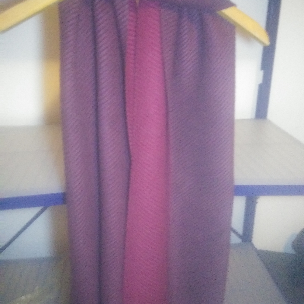 A reversible oblong scarf